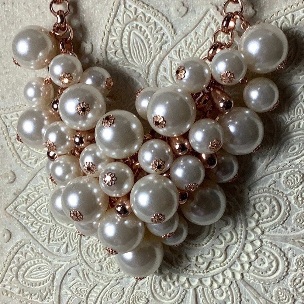 Ted Baker White and Gold Cluster Necklace - Picture 2 of 4